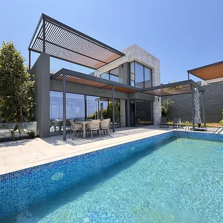 Yalikavak Villa With Pool Garden Sea View